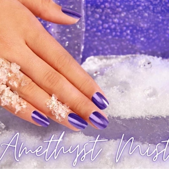 Color Street | Amethyst M ist a shimmery violet to indigo duochrome - Picture 9 of 13